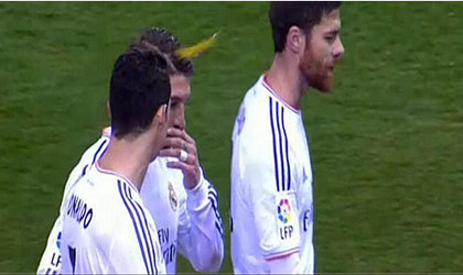 Ronaldo bị tấn công trong trận thắng Atletico Madrid